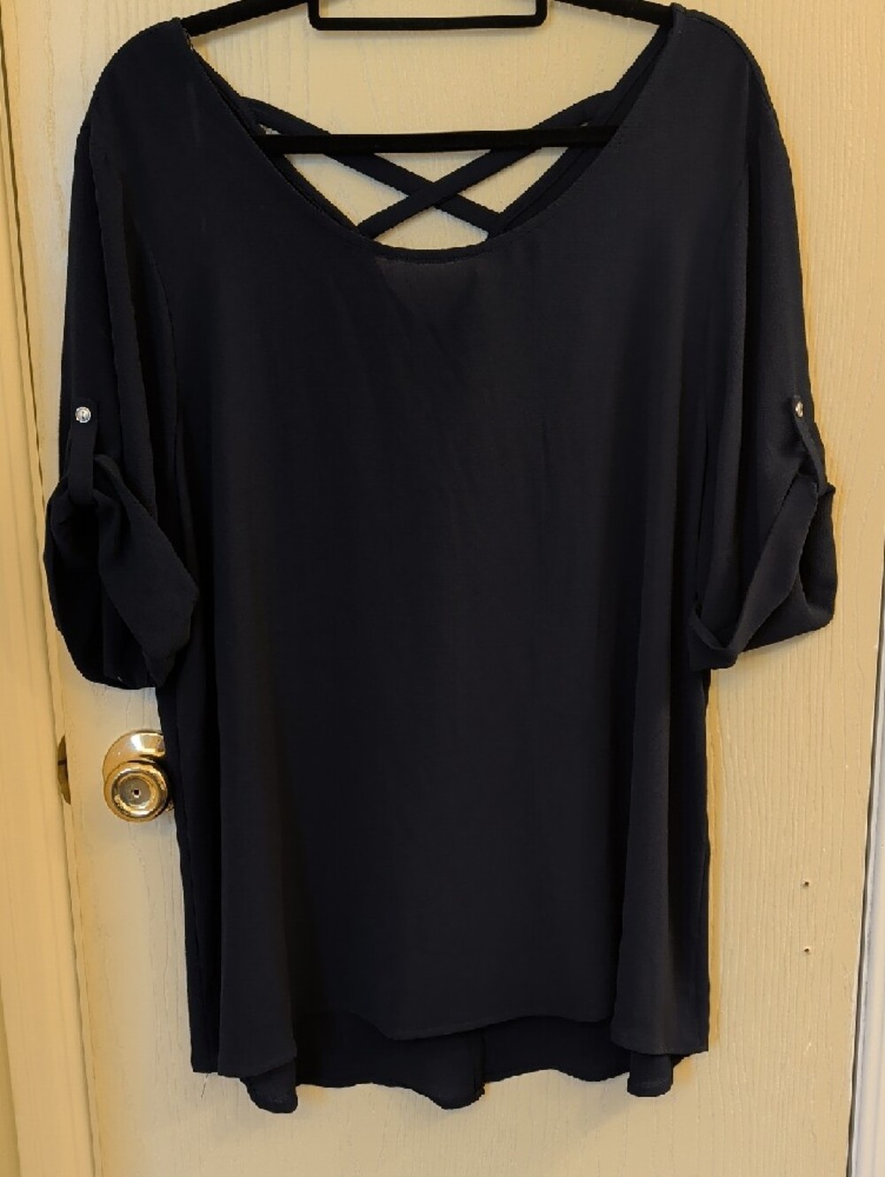 Jennie & Marlis Navy Crisscross Back Blouse 2X NWT Roll Tab Sleeve Top Hi-Low